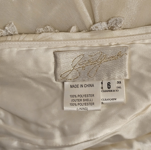 Stephen Yearick Ivory Lace Wedding Dress - Picture 6 of 9